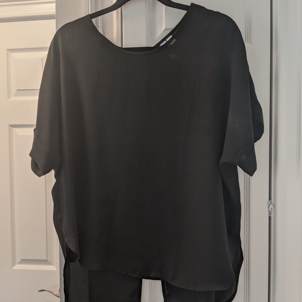 Black short sleeve flowy blouse
